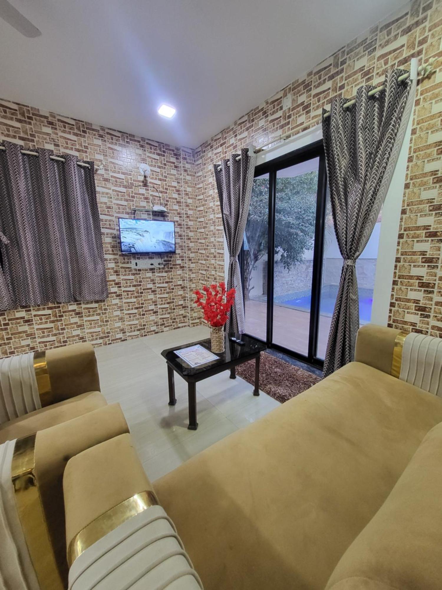 The Perfect Stays Para Disco Big Pool Cricket Turf Villa Lonavla Exterior foto