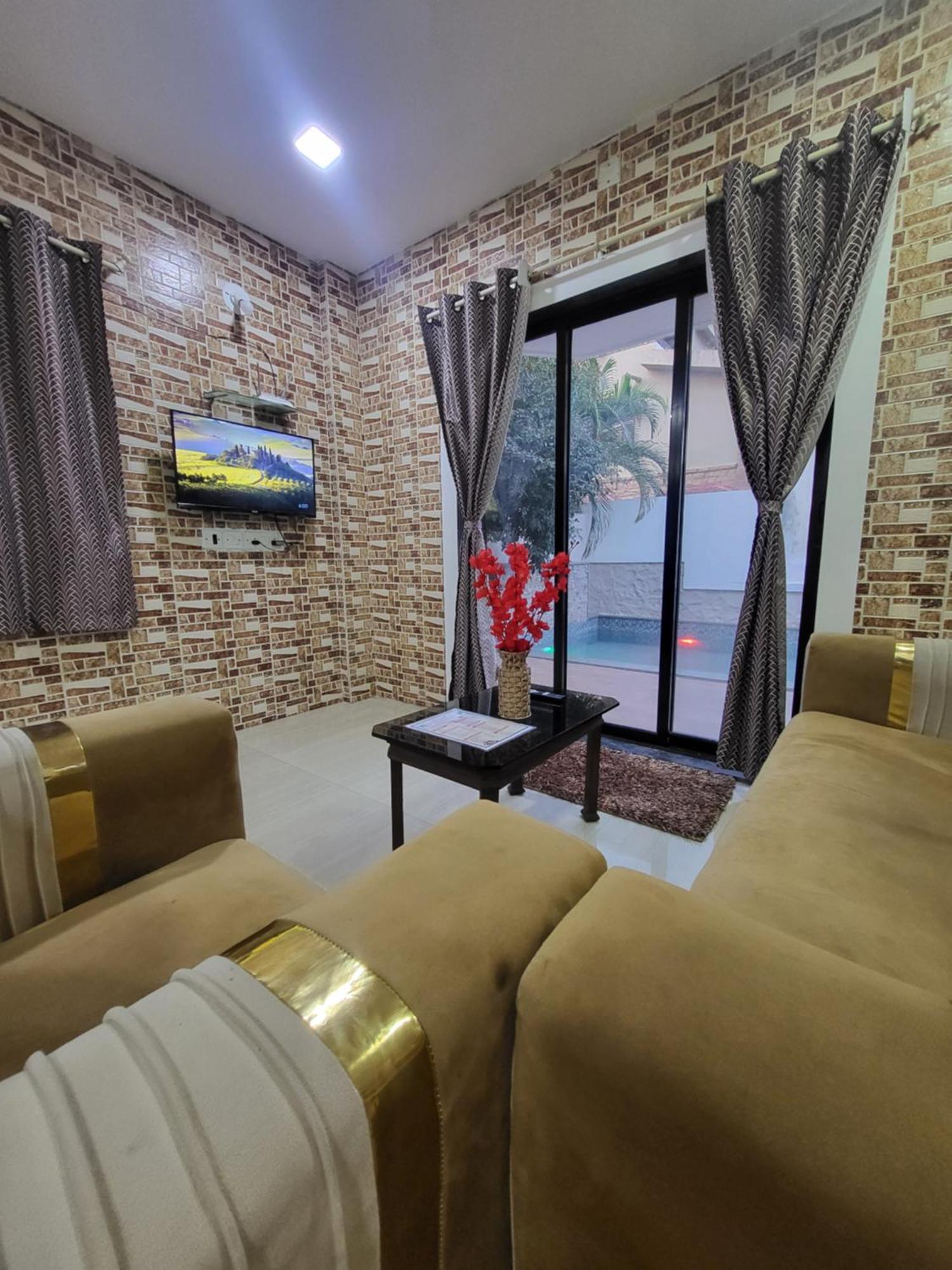 The Perfect Stays Para Disco Big Pool Cricket Turf Villa Lonavla Exterior foto