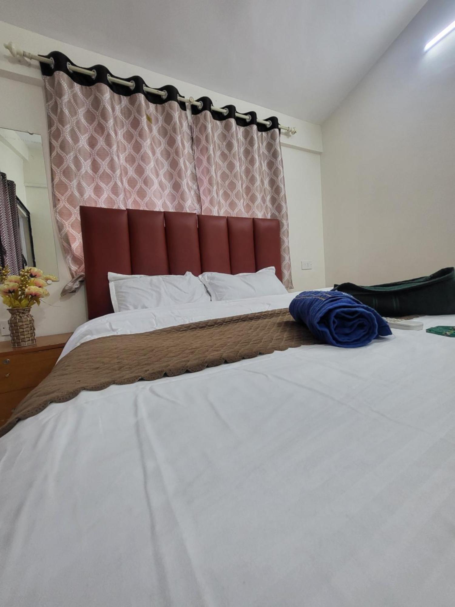 The Perfect Stays Para Disco Big Pool Cricket Turf Villa Lonavla Exterior foto