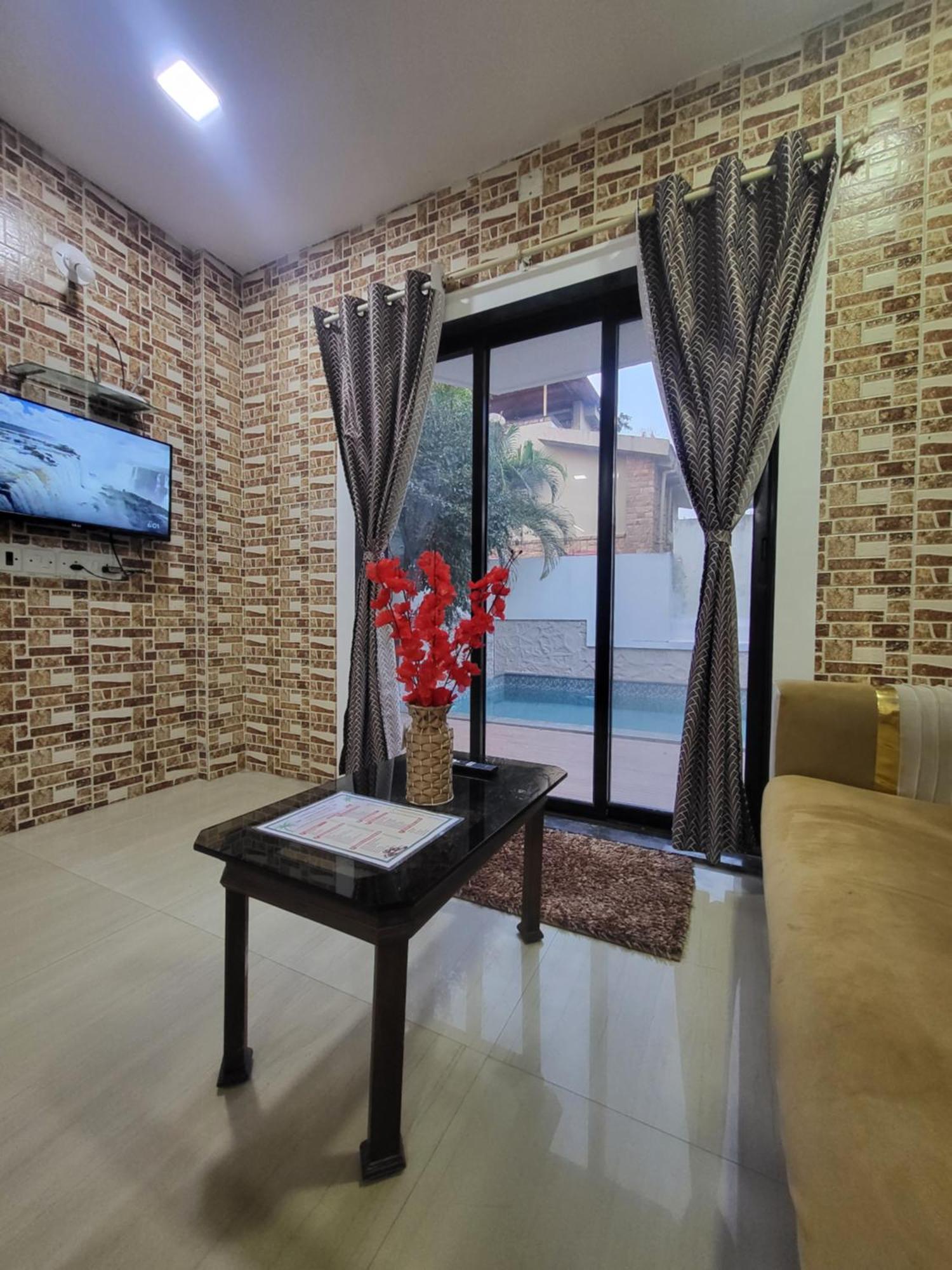 The Perfect Stays Para Disco Big Pool Cricket Turf Villa Lonavla Exterior foto