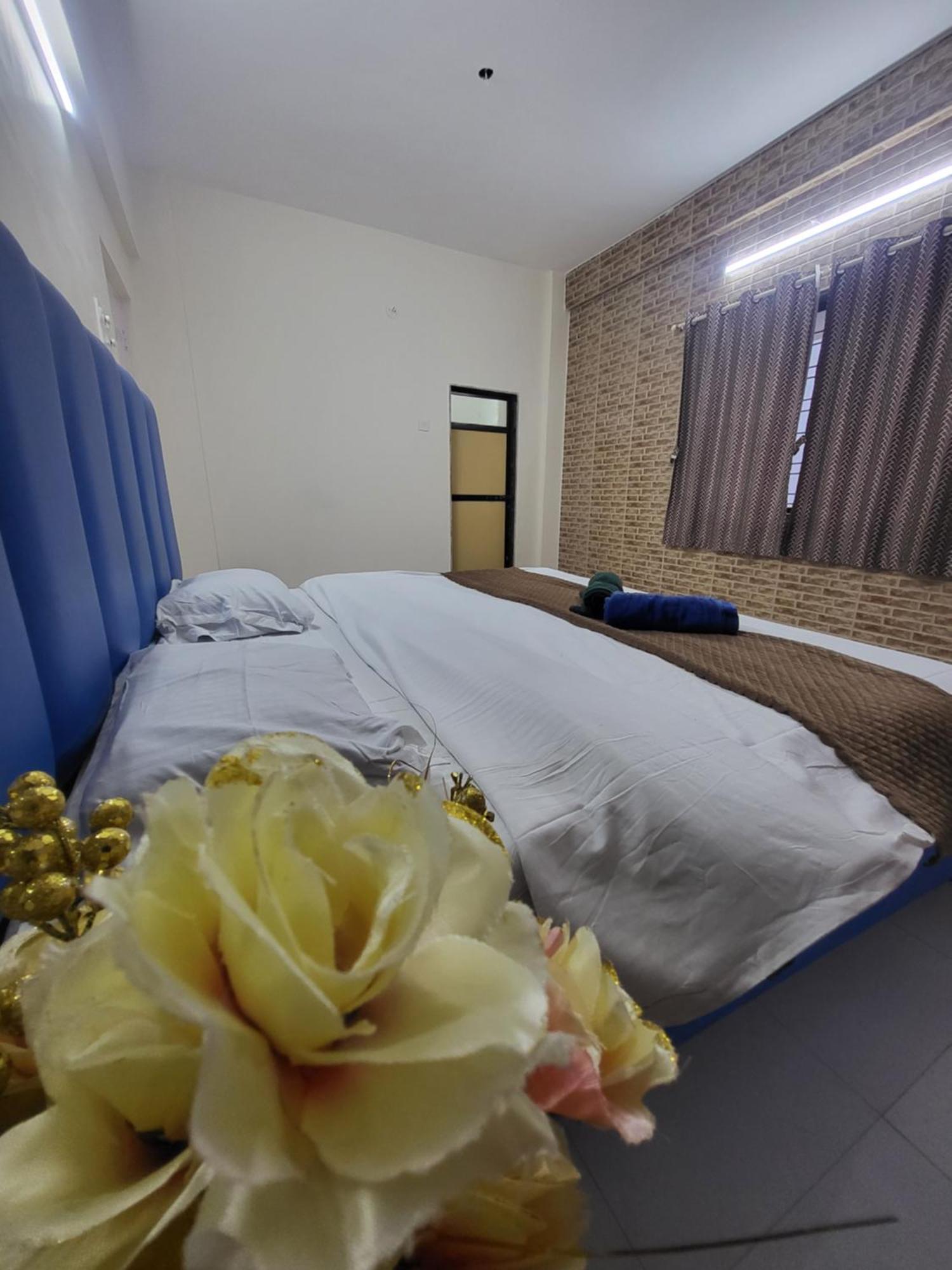 The Perfect Stays Para Disco Big Pool Cricket Turf Villa Lonavla Exterior foto