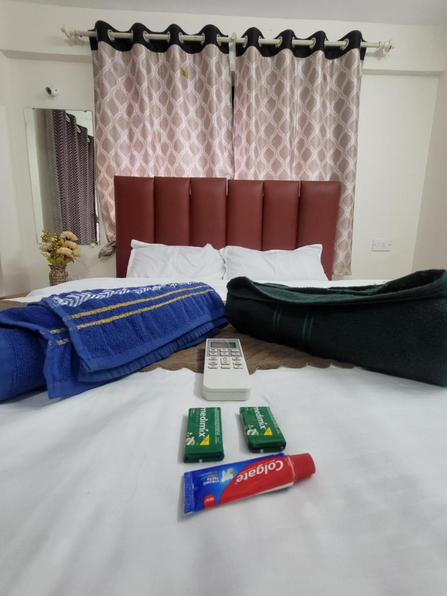 The Perfect Stays Para Disco Big Pool Cricket Turf Villa Lonavla Exterior foto
