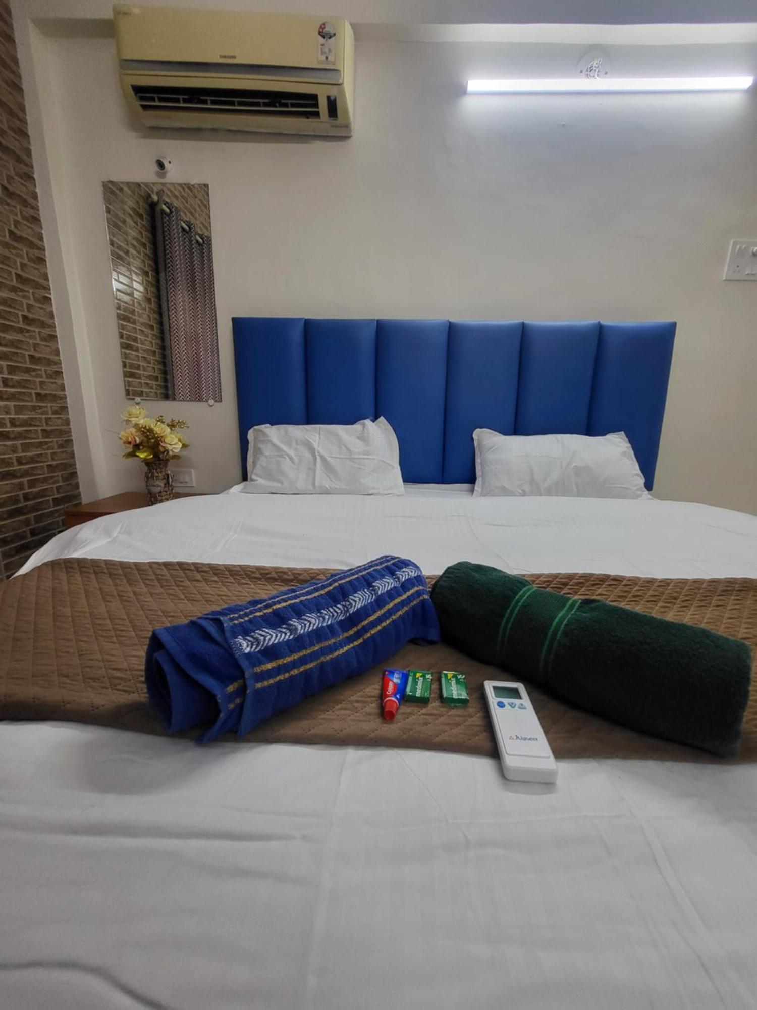 The Perfect Stays Para Disco Big Pool Cricket Turf Villa Lonavla Exterior foto